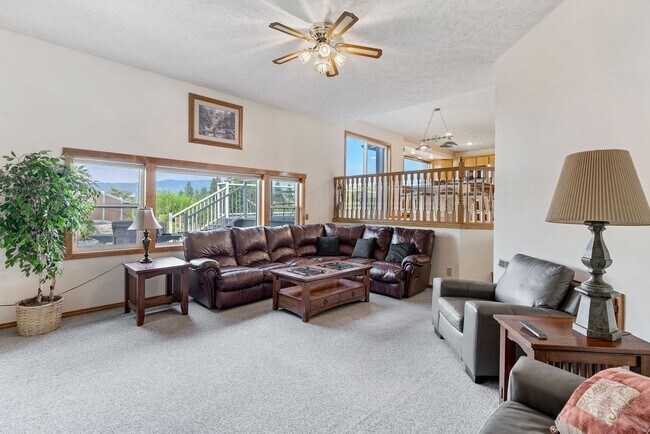 Building Photo - Stunning Home and Three Bay Shop Along Spo...