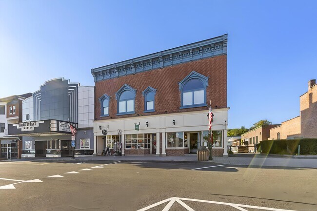 Building Photo - 36 Bank St