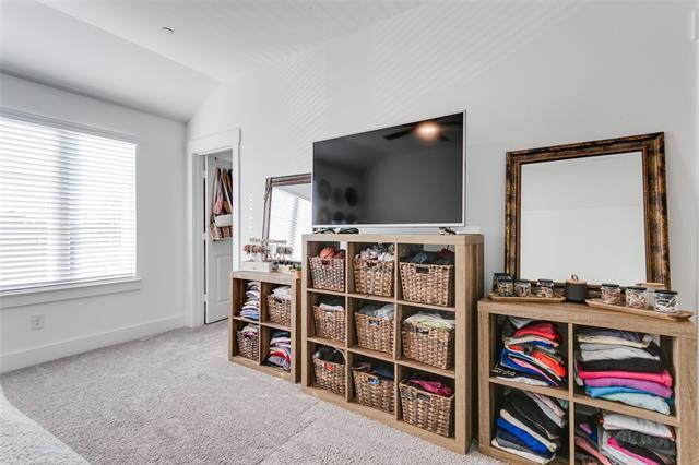 Building Photo - 7605 Reis Ln