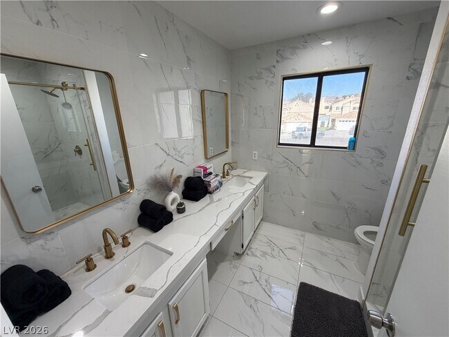 Building Photo - 3004 Ocean View Dr