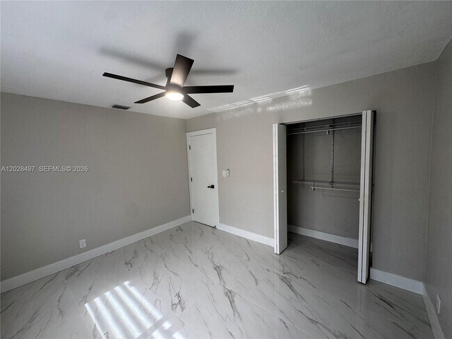 Building Photo - 919 NE 4th Ct.