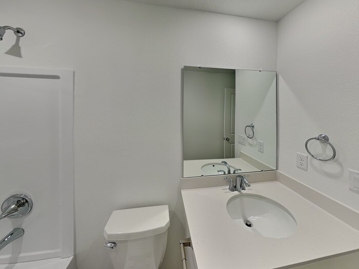Building Photo - 586 Holly Lks Dr