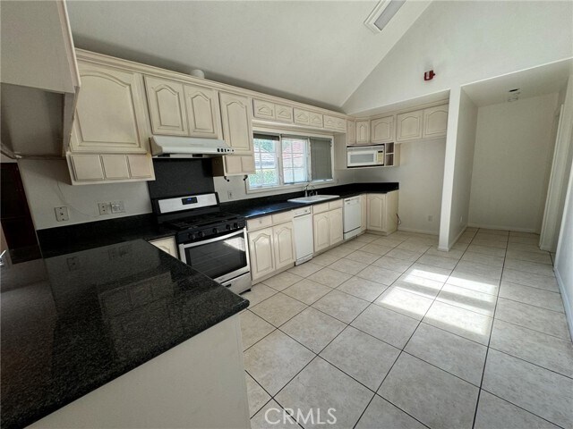 Building Photo - 405 S Old Ranch Rd