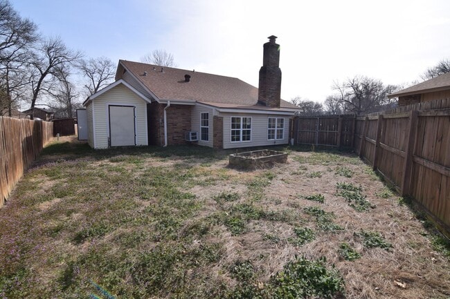 Building Photo - $1,800.00 Move-in-Special