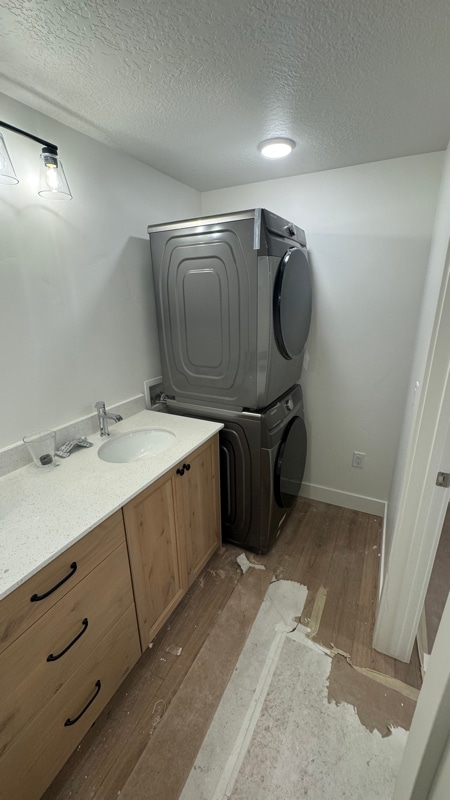 Building Photo - 204 N Rick Way