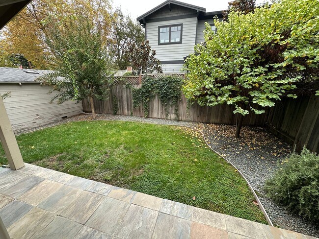 Building Photo - 3615 Chestnut St