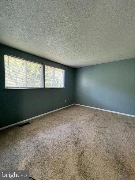 Building Photo - 8156 Dark Den Cir