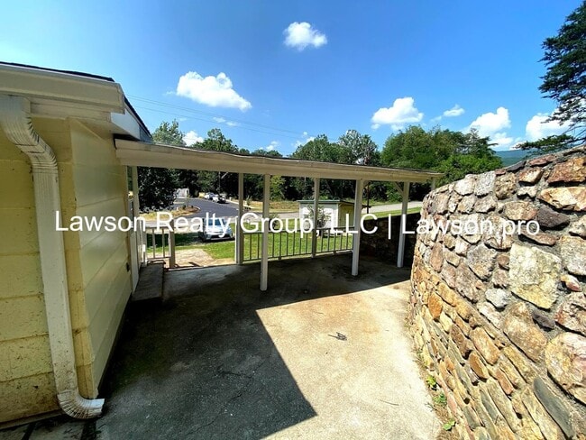 Building Photo - Cozy Three Bedroom Home in Salem with Shed