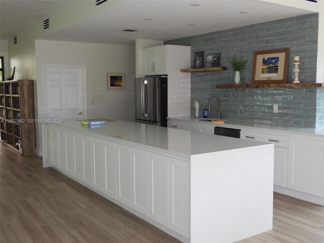 Building Photo - 1631 Riverview Rd