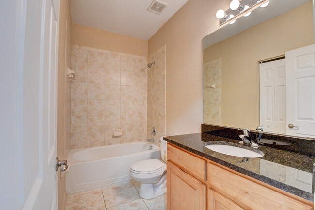 Building Photo - 121 Hemingway Ct