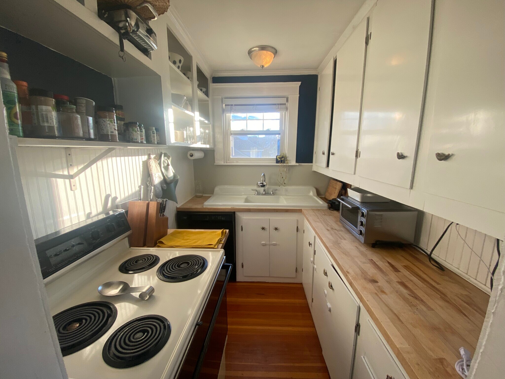 Building Photo - 63 Savoy St