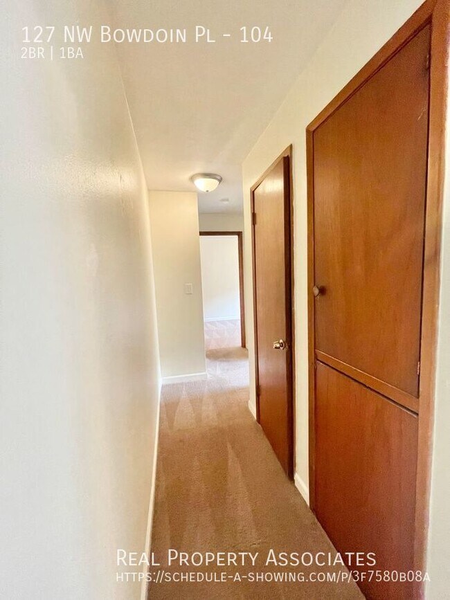 Building Photo - 127 NW Bowdoin Pl