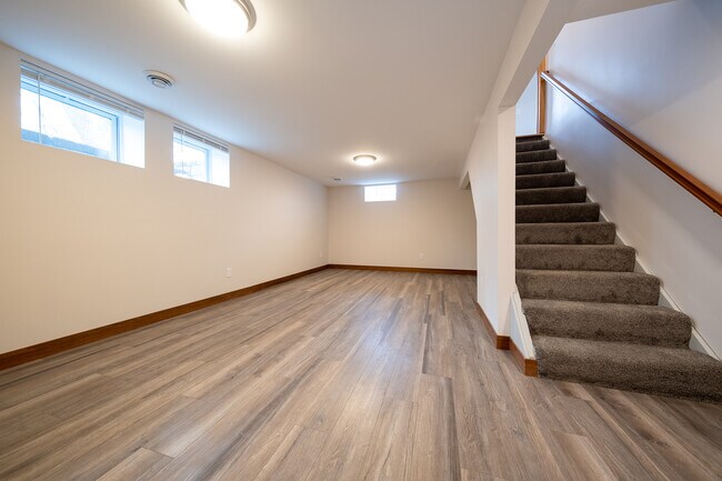 Building Photo - 10932 Russell Ave S