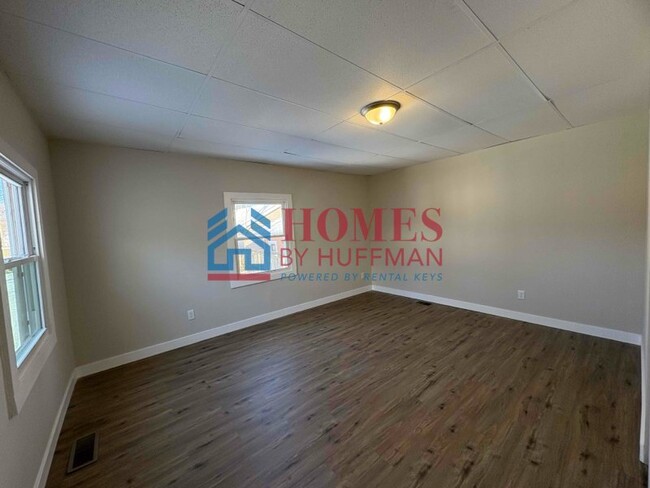 Building Photo - Four Bedroom House | Move In Ready