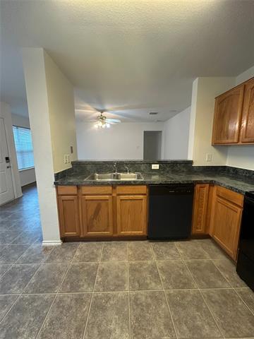 Building Photo - 10745 Many Oaks Dr