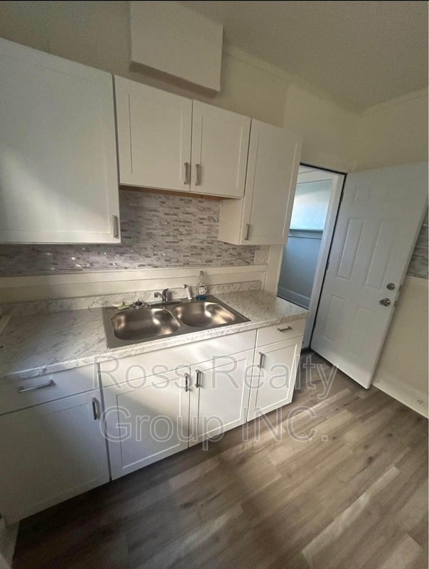 Building Photo - 2750 Monroe St