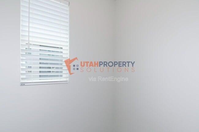 Building Photo - 974 W 500 S