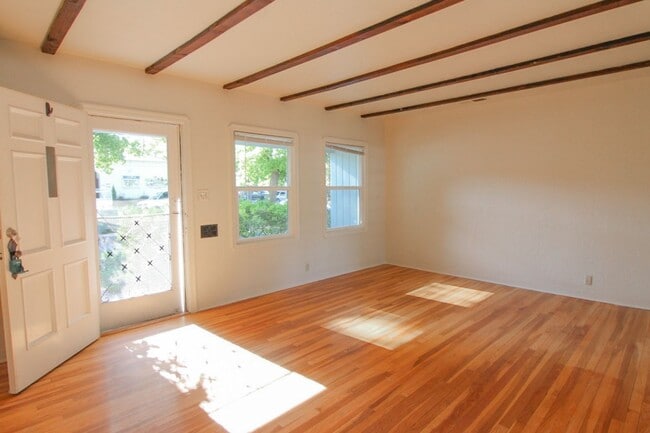 Building Photo - West4th344