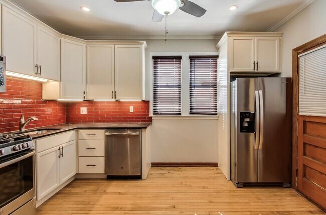 Building Photo - 4988 N Elston Ave