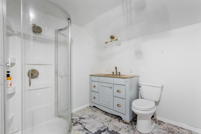 Building Photo - 2225 Catalpa Dr