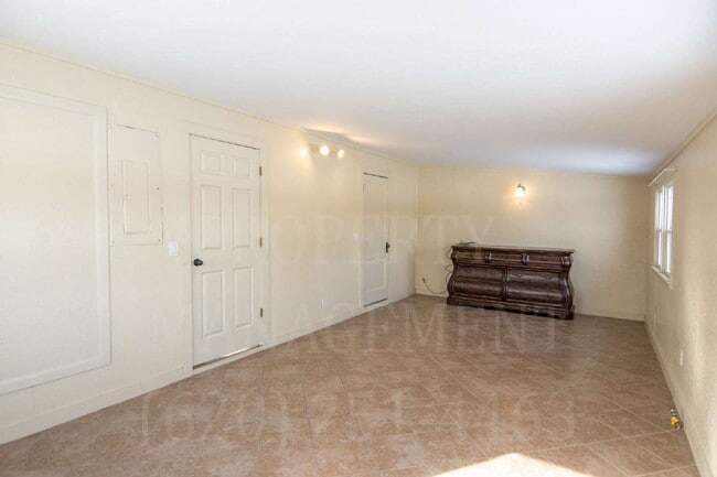 Building Photo - Charming 2-Bedroom 1-Bath + Bonus Room Farmhouse