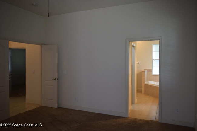 Building Photo - 1170 Eleuthera Dr NE