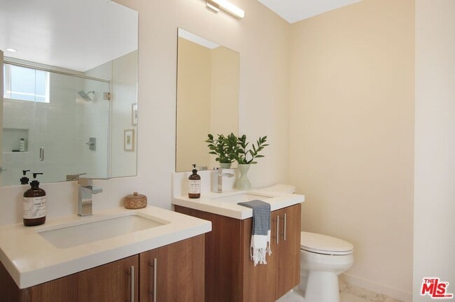 Building Photo - 1933 Griffith Park Blvd