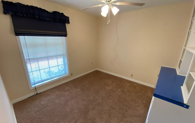 Building Photo - 45 Stonegate Dr