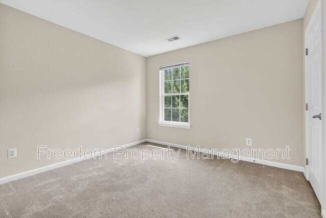 Building Photo - 7629 Hamelin Ln