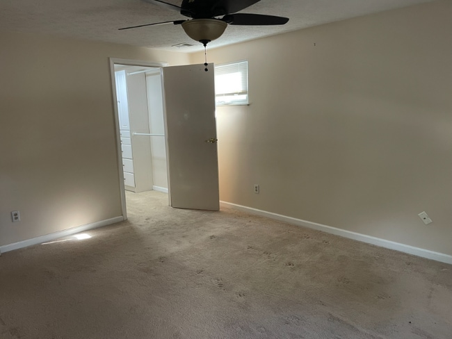 Building Photo - 3211 Creston Ct