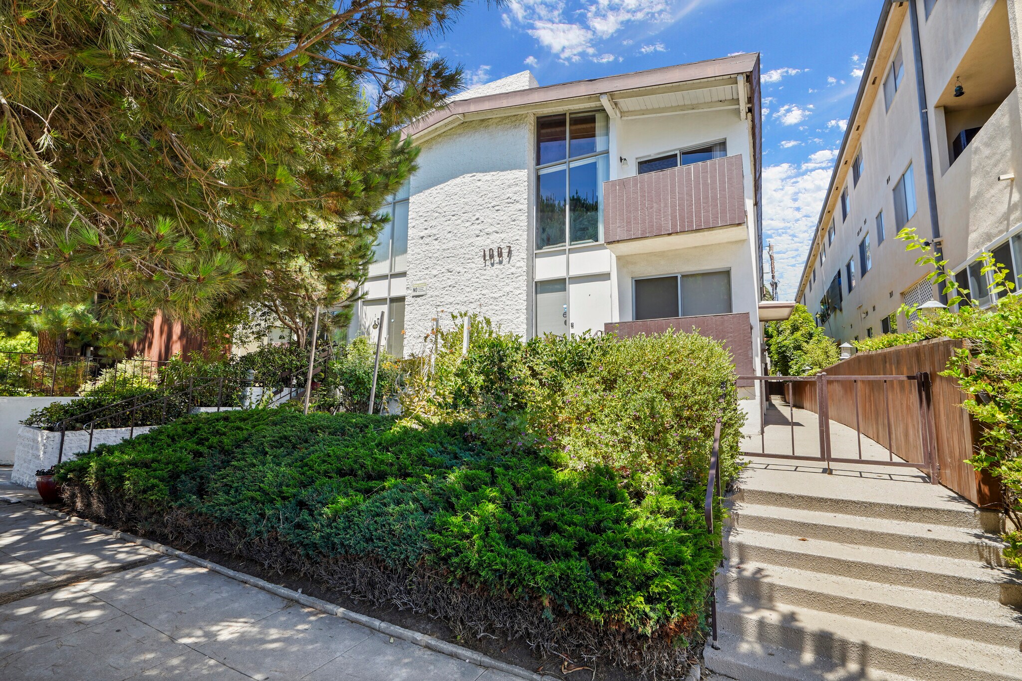 Building Photo - 1027 Lincoln Blvd
