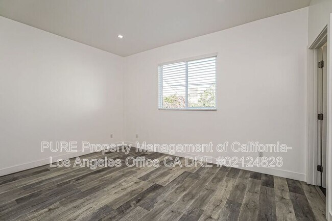 Building Photo - 1344 N Kenmore Ave