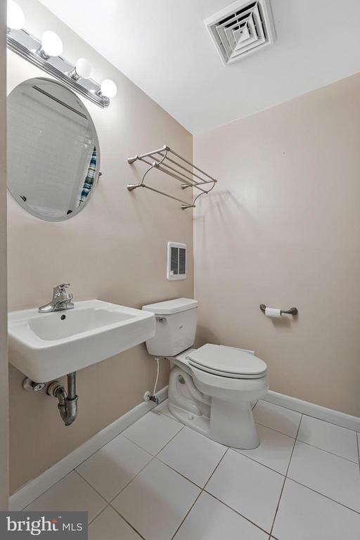 Building Photo - 1016 Trinity Gate St