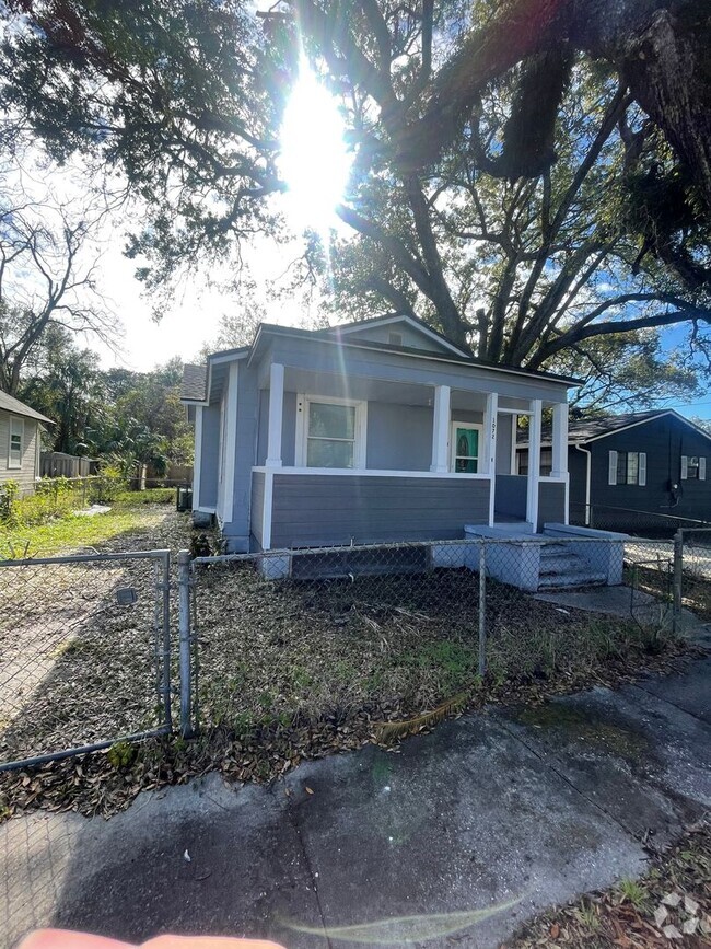 Building Photo - Beautiful 2-bedroom 1.5-bath home! - TWO W...