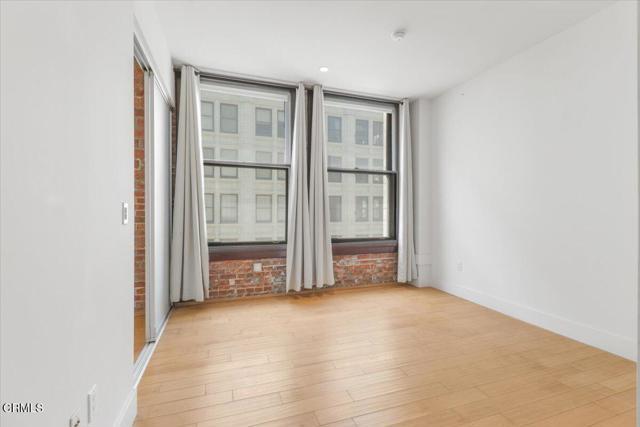 Building Photo - 460 S Spring St