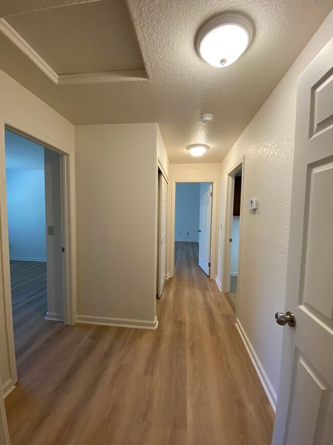 Building Photo - Vacaville 3bed/2bath home! Open floor plan...