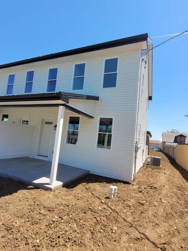 Building Photo - Newly renovated 3 bedroom Townhome - Gordonville