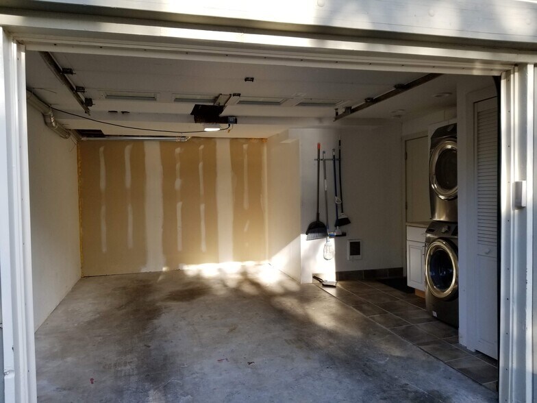 Garage - 8609 Warren Dr NW