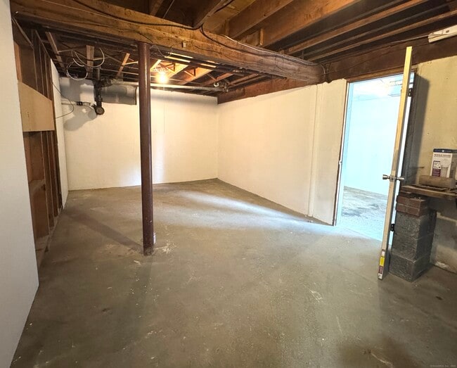 Building Photo - 30 Fairview Dr
