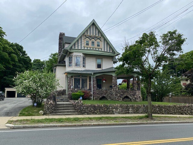 Building Photo - 133 Upham St