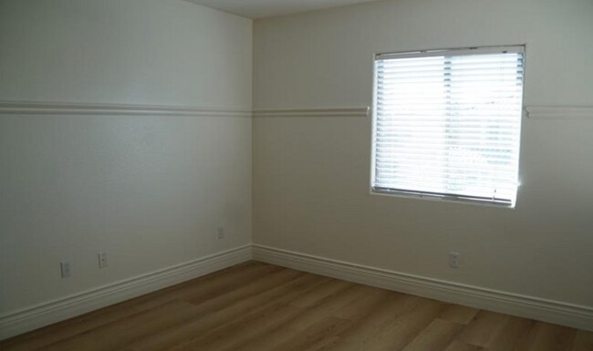 Building Photo - 518 Center Green Dr