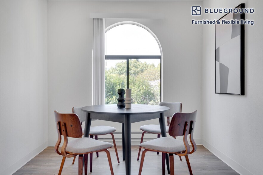 Building Photo - 1600 Villa St