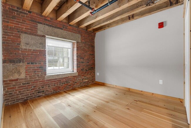 Building Photo - 58 13th St