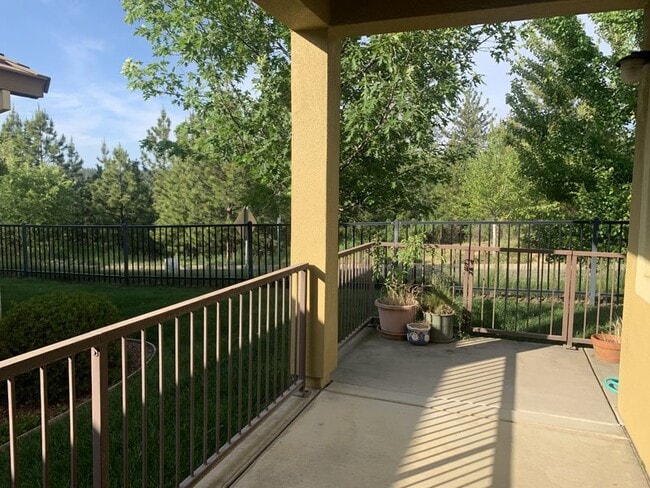 Building Photo - Rare opportunity to rent in the Eskaton Village in Placerville!