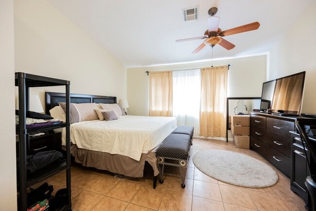 Building Photo - Summerlin - Single Story Townhome -