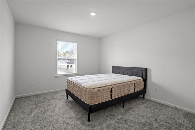 Building Photo - 645 Thomas Gage Dr