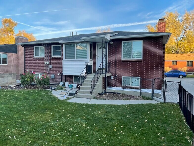 Back - 237 W Ardmore Pl