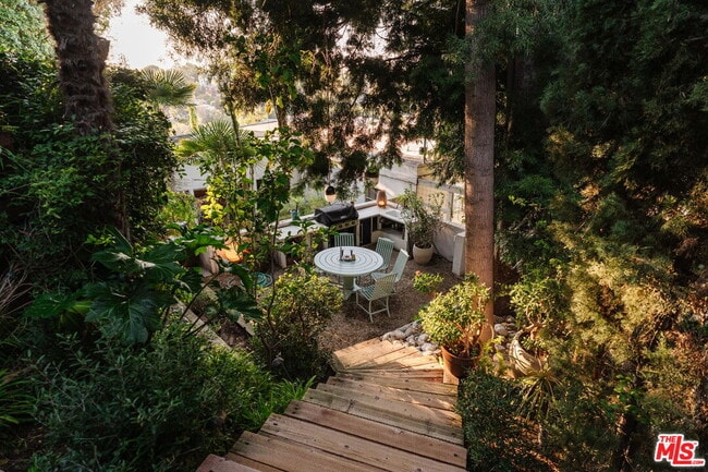 Building Photo - 1530 N Easterly Terrace