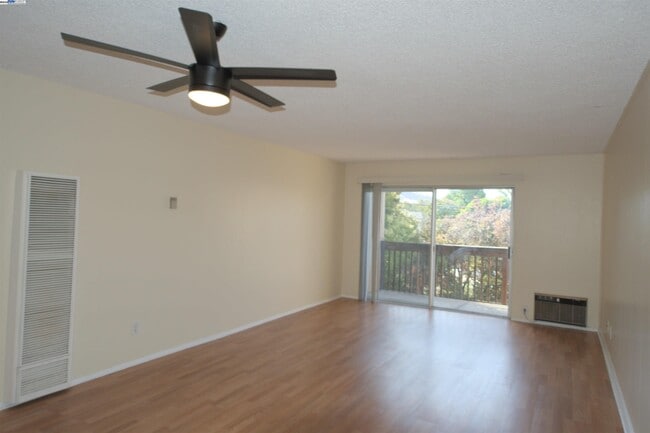 Building Photo - 1060 Oak Grove Rd