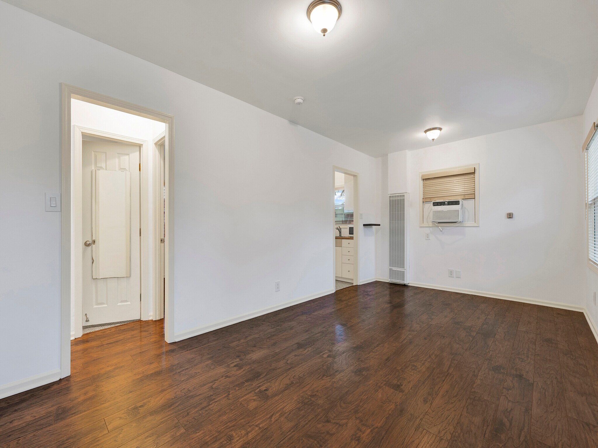 Building Photo - 2677 Rich St